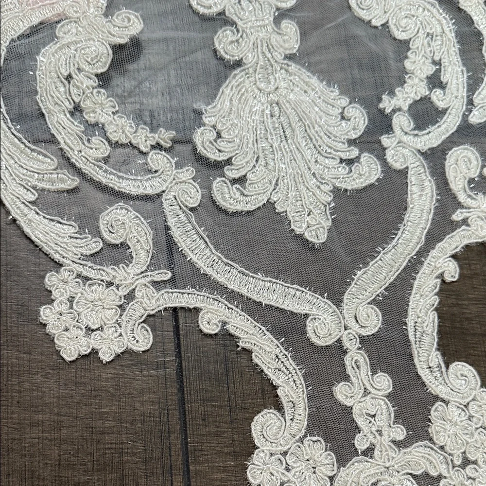 NWOT VINTAGE VICTORIAN Style Elegant Pink and White Lace Table Runner